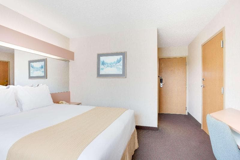 Microtel Inn & Suites By Wyndham Greensboro photo 1