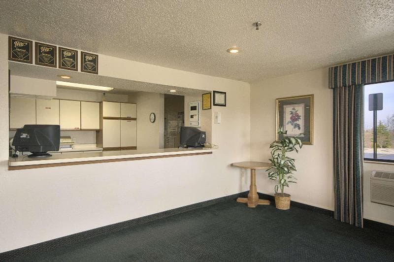 Travelodge By Wyndham Hudsonville 3