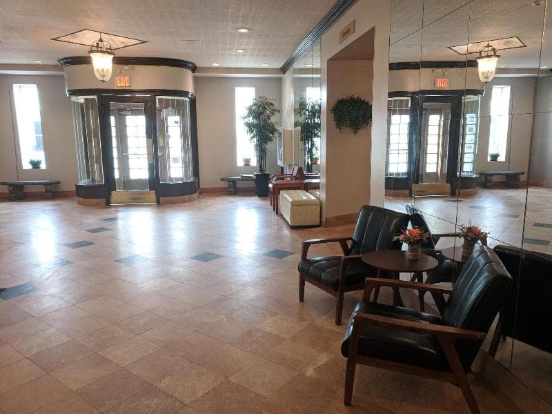 Royal Inn And Suites 3