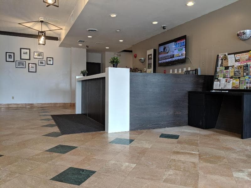 Royal Inn And Suites 5
