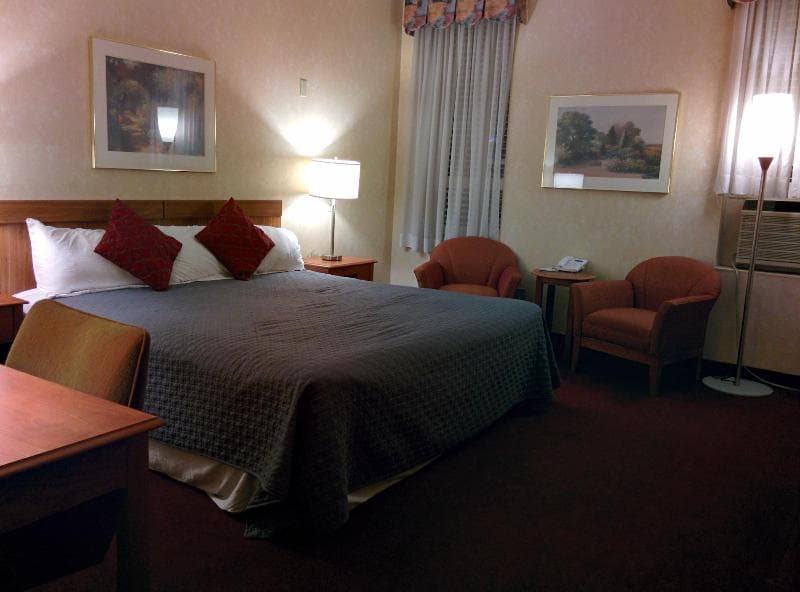 Royal Inn And Suites 4