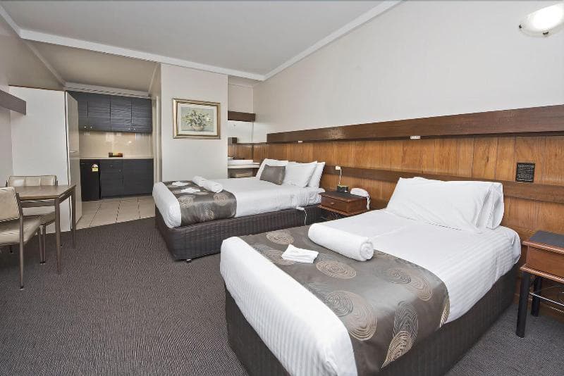 Hi-Way Eight Motor Inn 5
