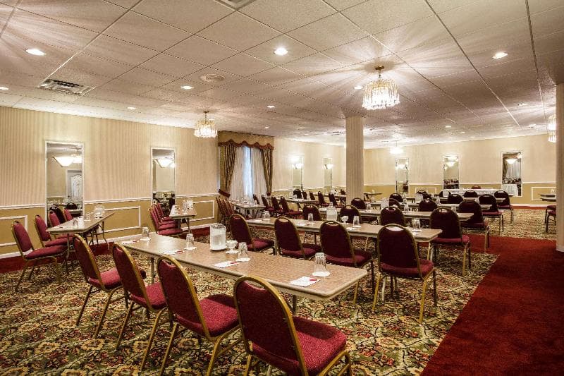 Ramada by Wyndham Ligonier 3