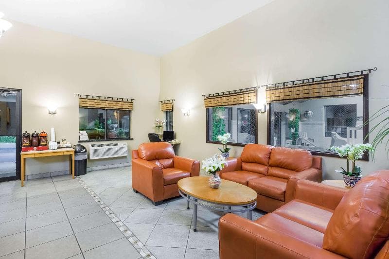 Super 8 by Wyndham Grants Pass 3