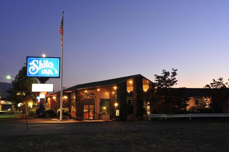 Red Lion Inn & Suites Grants Pass main