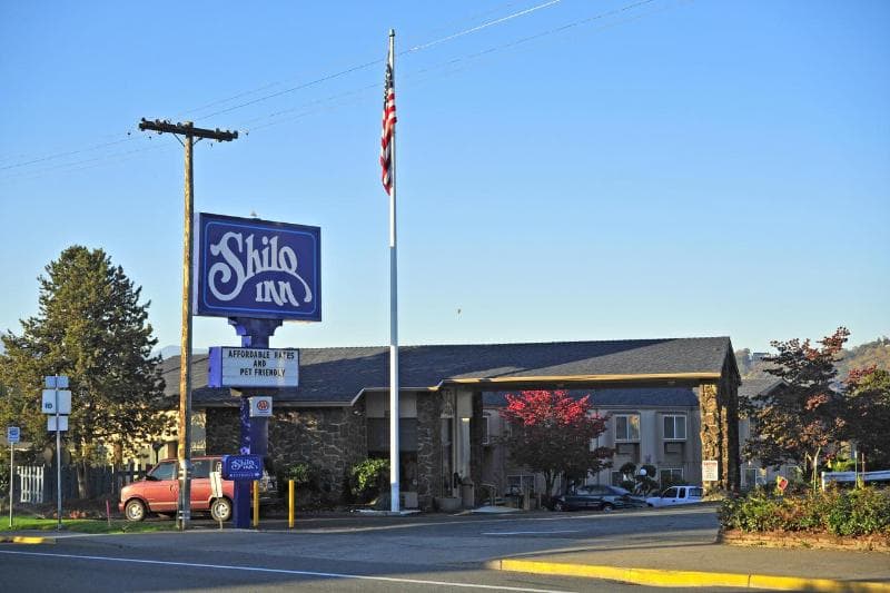 Red Lion Inn & Suites Grants Pass 3