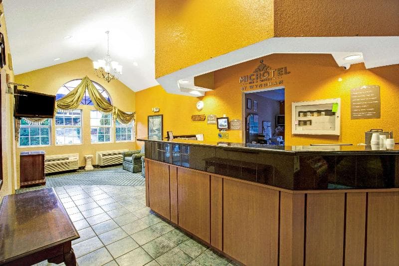 Microtel Inn & Suites by Wyndham Gatlinburg 5