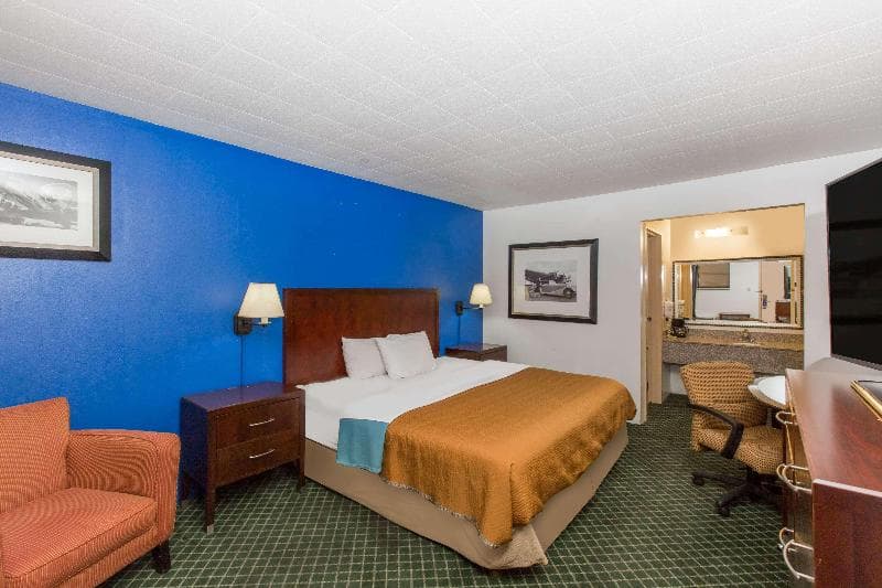 Travelodge by Wyndham Great Bend 2