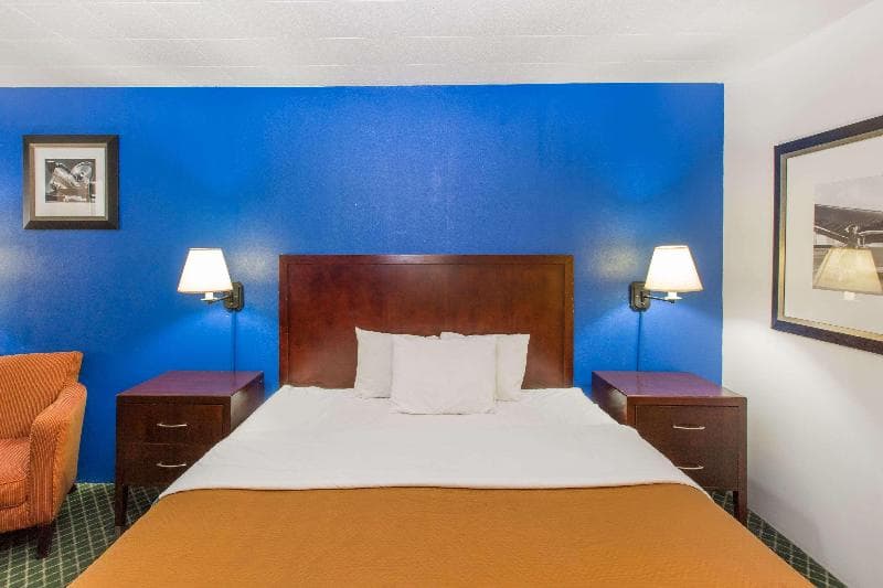 Travelodge by Wyndham Great Bend 5