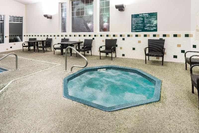 Best Western Plus Riverfront Hotel & Suites 4