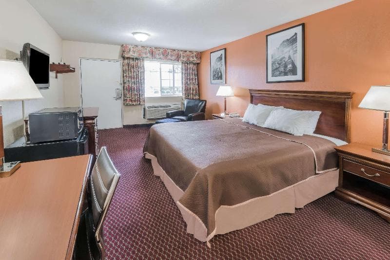 Travelodge by Wyndham Grove City / So. Columbus photo 1