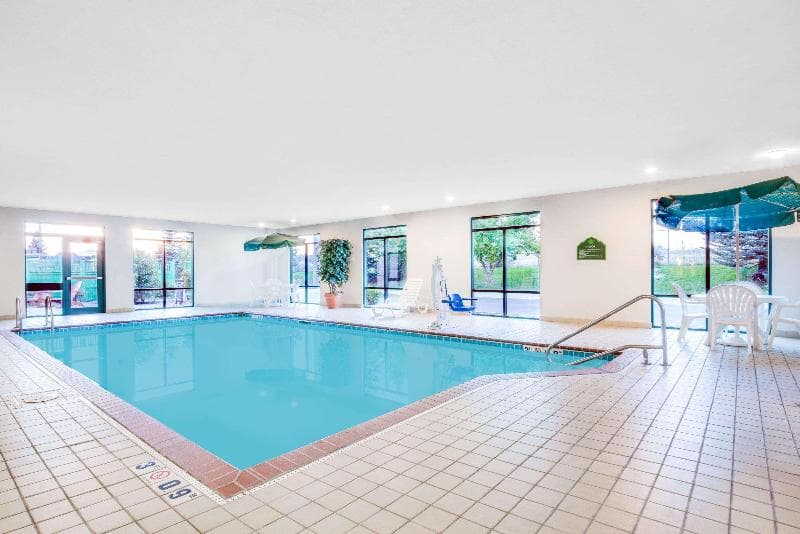 Wingate by Wyndham Gillette 3