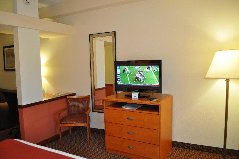 Holiday Inn Express Williamston photo 1