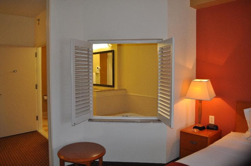 Holiday Inn Express Williamston 4