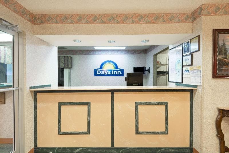Days Inn by Wyndham Greenville 5