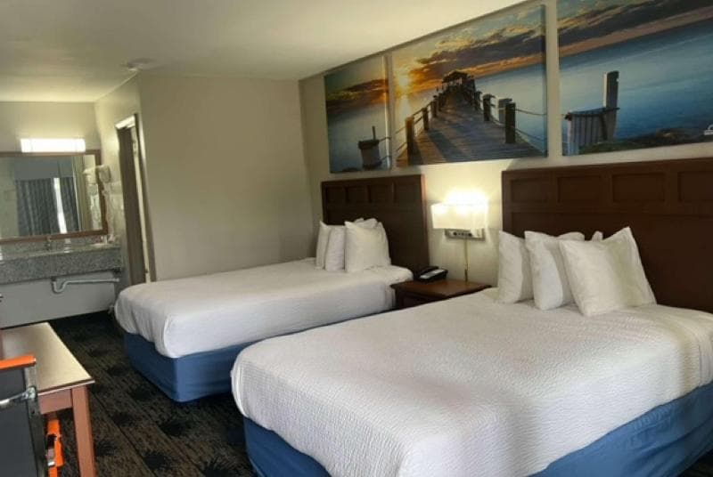 Days Inn by Wyndham Greenville 4
