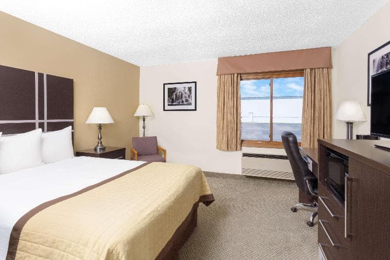 Baymont By Wyndham Green Bay 2