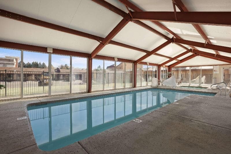 Super 8 By Wyndham Nau/Downtown Conference Center 4