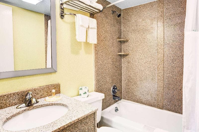 Days Inn & Suites By Wyndham Downtown Gatlinburg Parkway 5