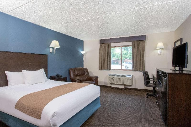 AmericInn by Wyndham Green Bay West 5