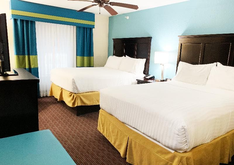 Holiday Inn Express & Suites Gainesville 3