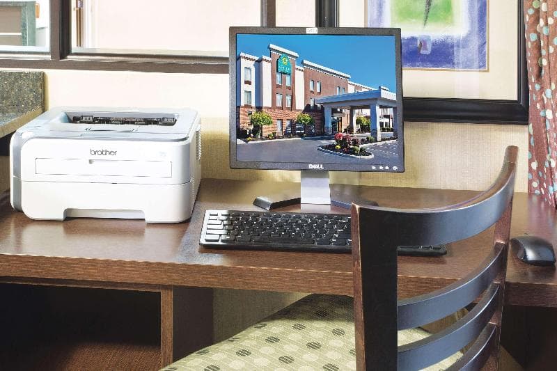 La Quinta Inn & Suites Columbus – Grove City photo 1