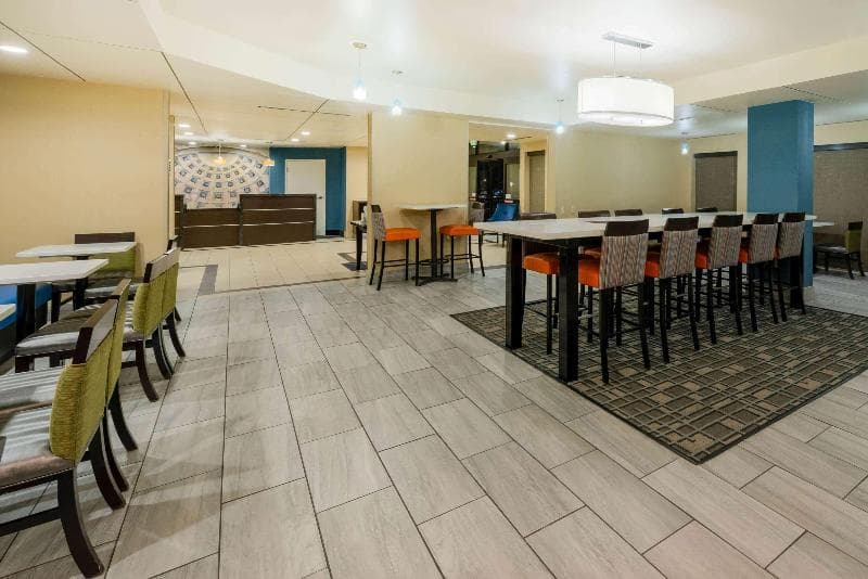 La Quinta Inn & Suites Columbus – Grove City 3
