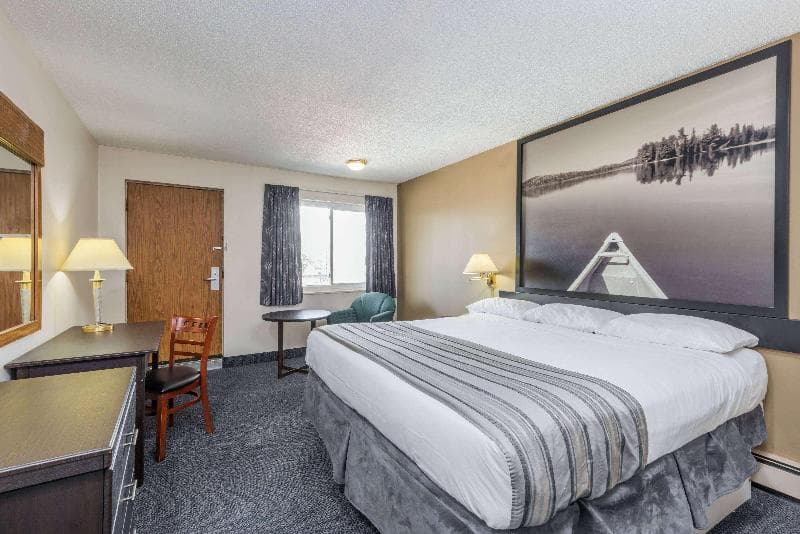 Super 8 By Wyndham Guelph 4