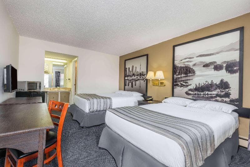 Super 8 By Wyndham Guelph 5
