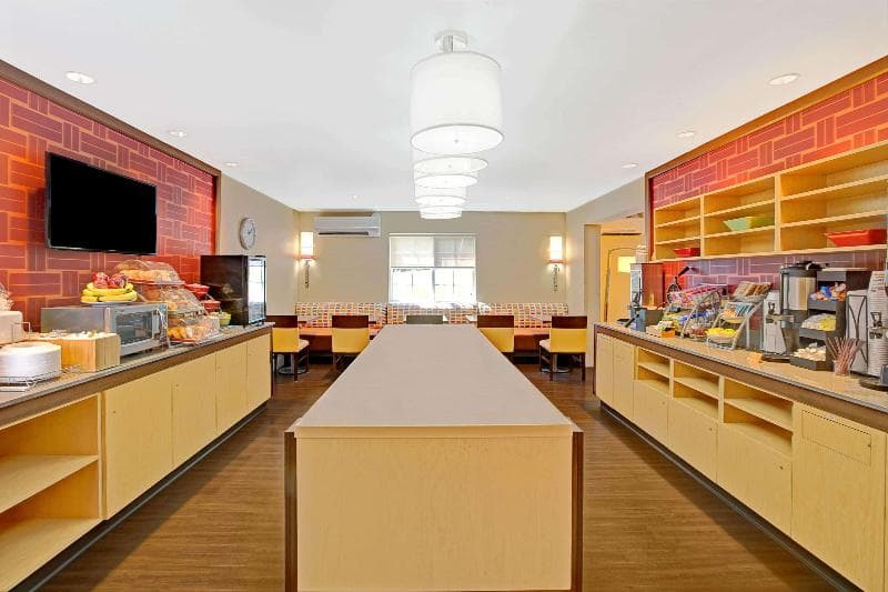 Mainstay Suites Greensboro 5