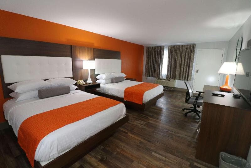 Howard Johnson by Wyndham Downtown Gatlinburg 2