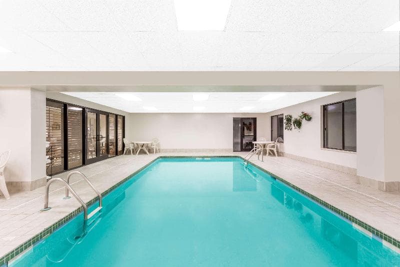 Comfort Inn & Suites 5