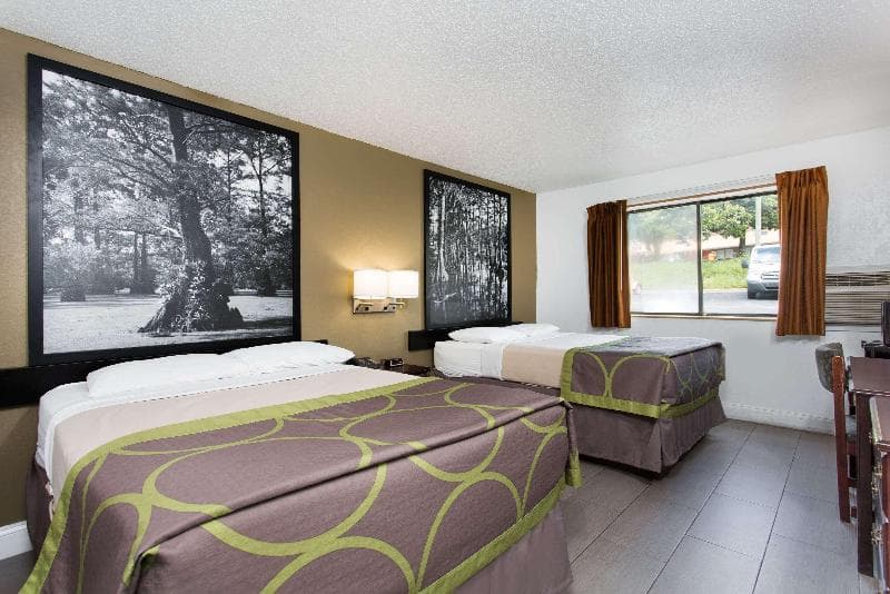 Super 8 By Wyndham Greensboro/Coliseum/Convention Center photo 1