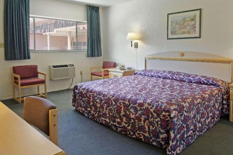 Days Inn by Wyndham Gainesville University 2