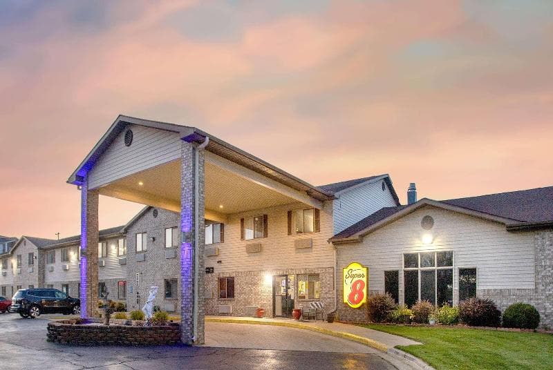 Super 8 by Wyndham Big Rapids 5