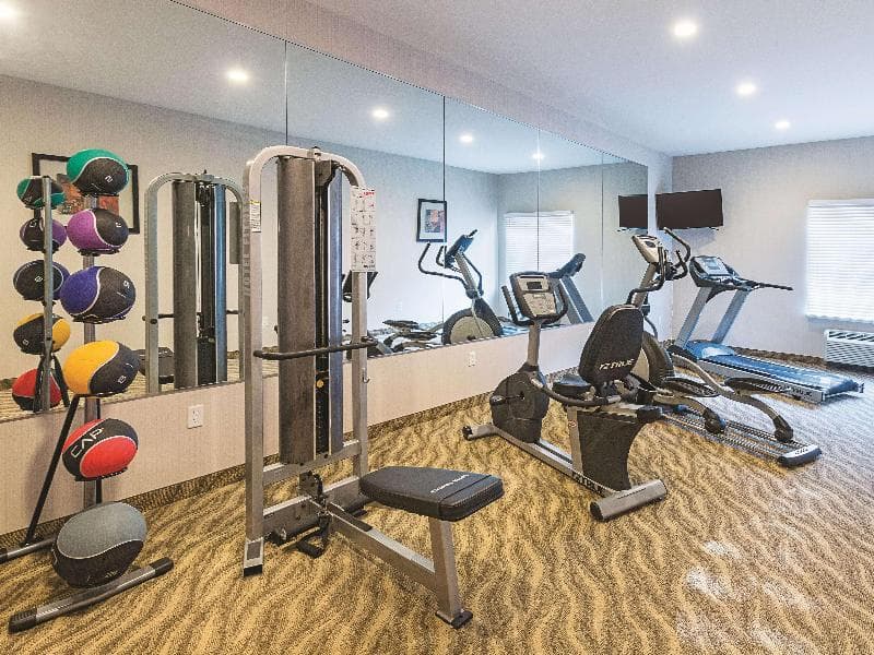 La Quinta Inn & Suites by Wyndham Glen Rose 2