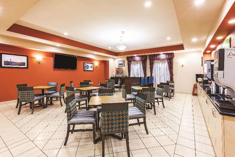 La Quinta Inn & Suites by Wyndham Granbury 3