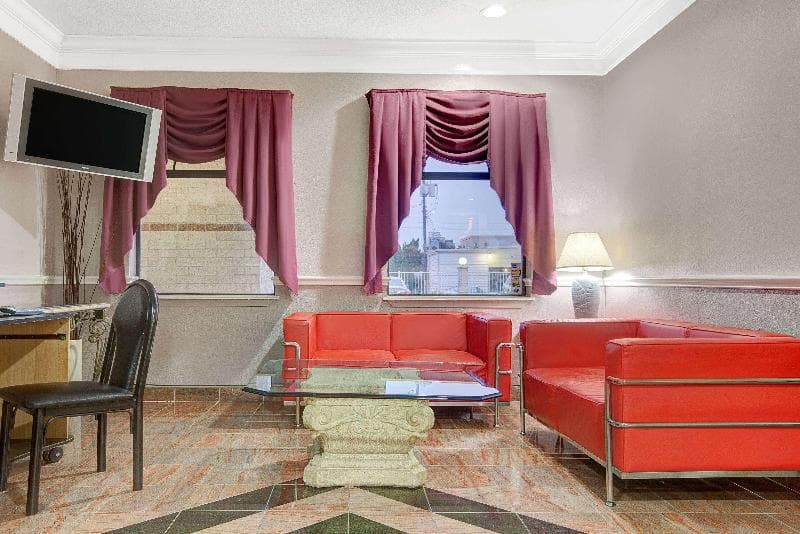 Super 8 by Wyndham Galveston 4