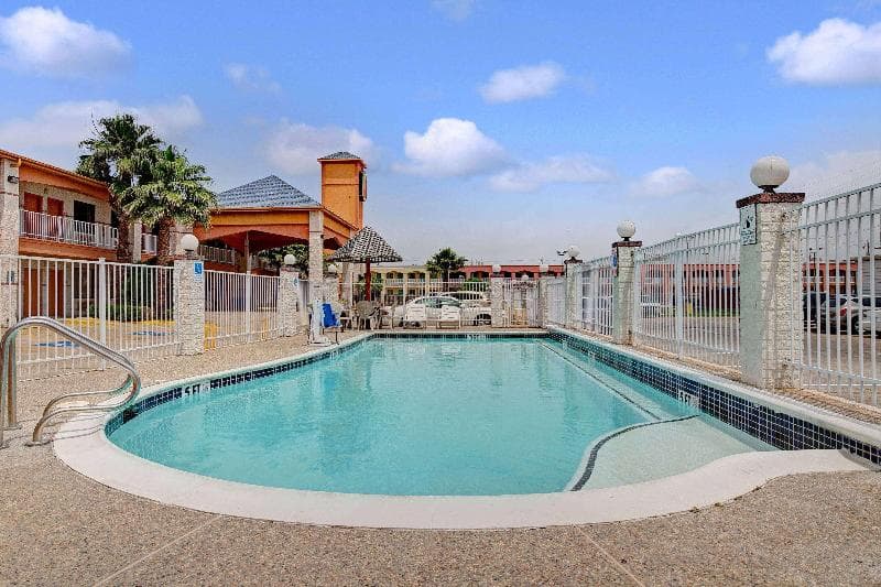 Super 8 by Wyndham Galveston 5