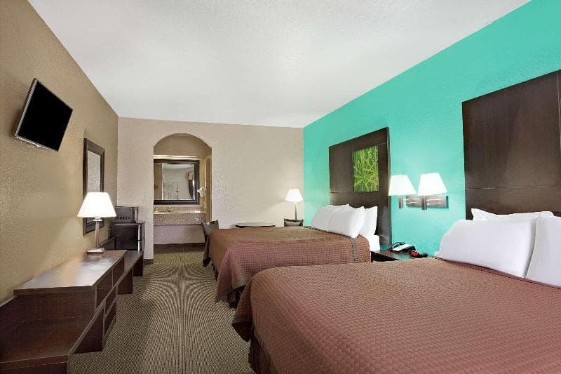 Super 8 by Wyndham Galveston 2