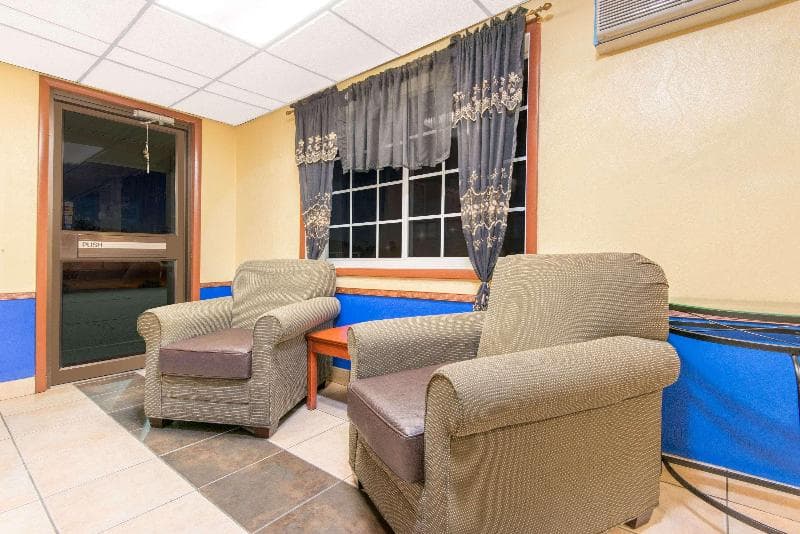 Days Inn by Wyndham Great Bend 5