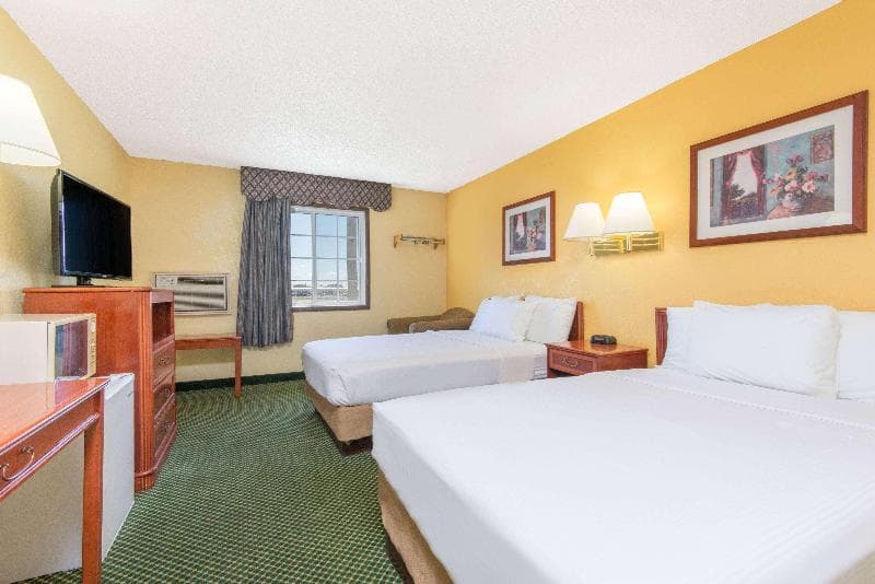 Days Inn by Wyndham Great Bend 2