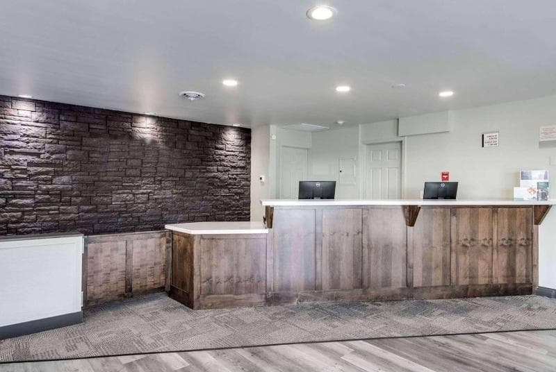 Days Inn & Suites by Wyndham Spokane 2