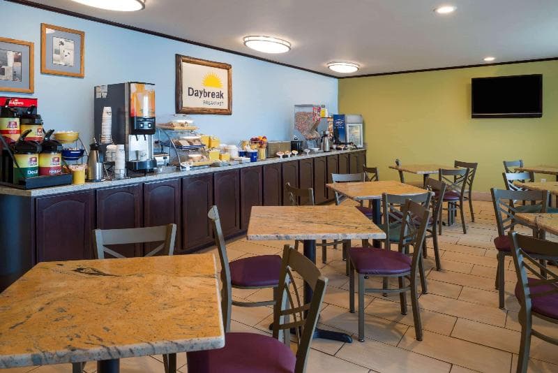 Days Inn & Suites by Wyndham Spokane Airport Airway Heights 3