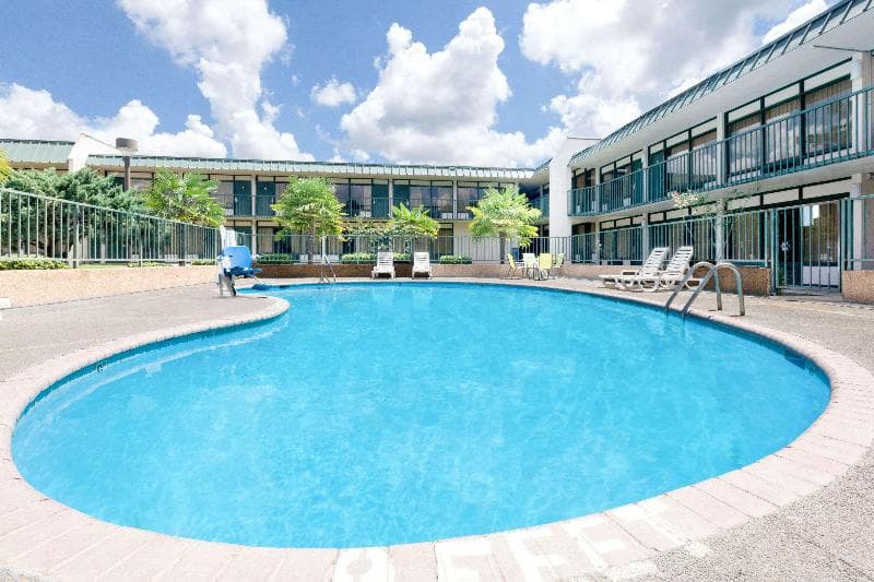 Days Inn By Wyndham Mccomb 5