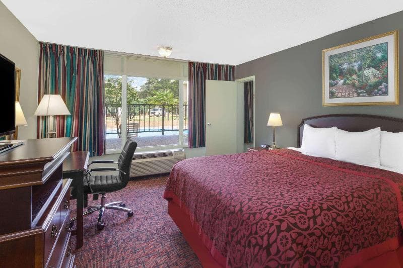 Days Inn By Wyndham Mccomb 3
