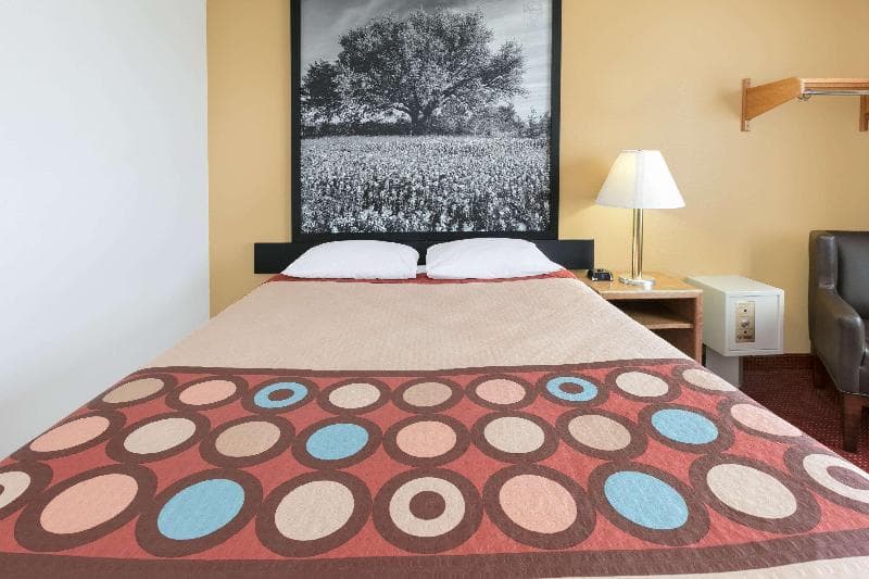 Super 8 by Wyndham Grapevine/DFW Airport Northwest 5