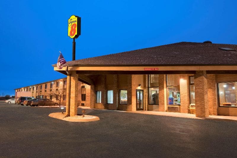 Super 8 by Wyndham Green Bay I-43 Business Park photo 1