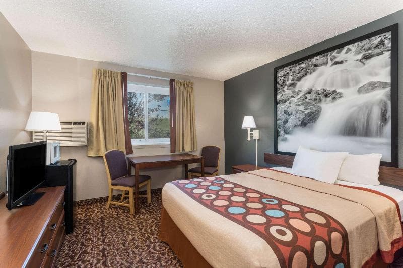 Super 8 By Wyndham Gillette 5