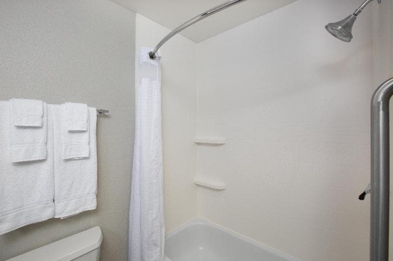 Holiday Inn Express Hastings 4